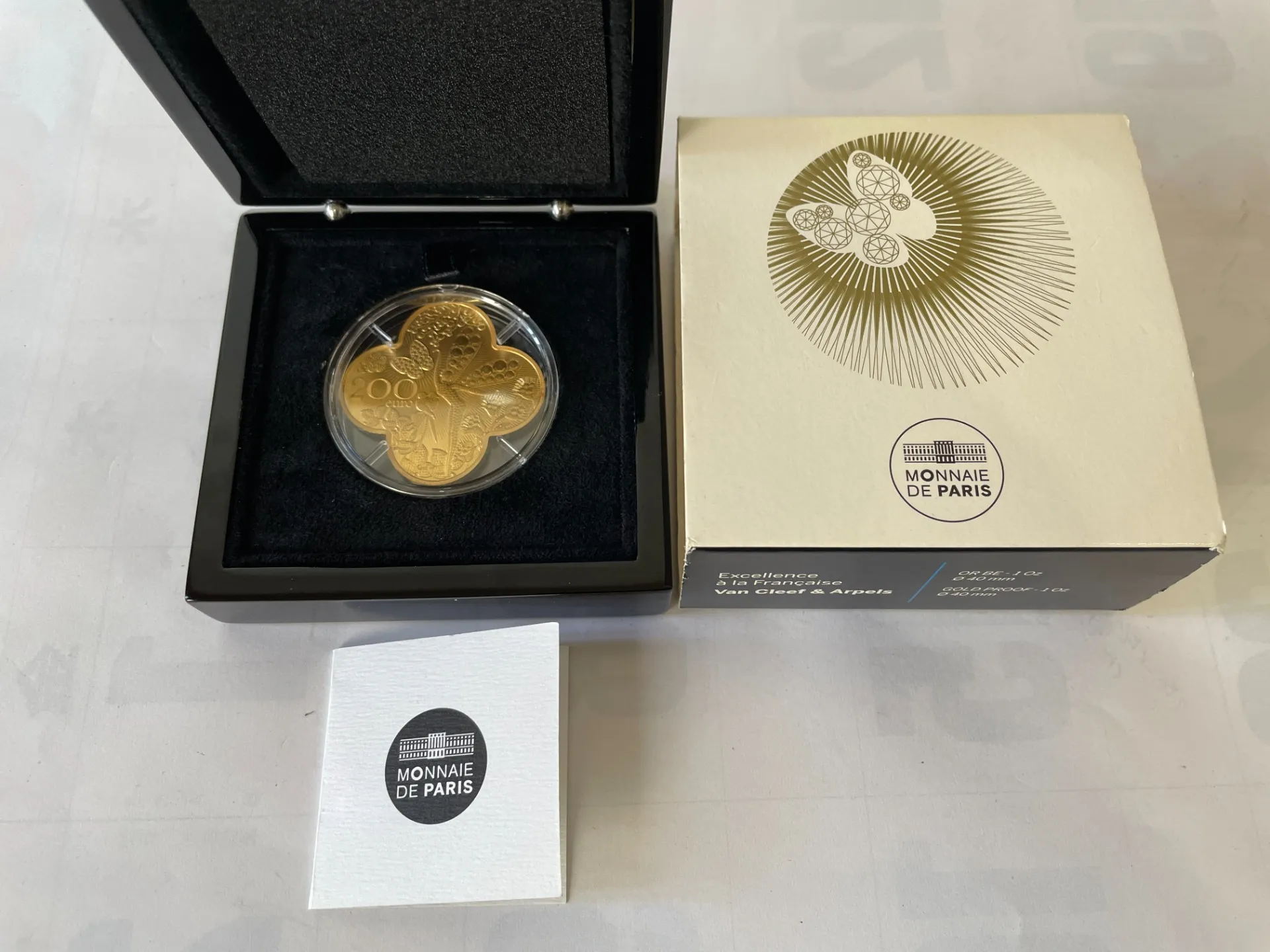 モネ・ド・パリ発行 ヴァンクリーフ＆アーペル１１０周年記念金貨 四葉型２００ユーロコイン K24 １oz(ｵﾝｽ）を買取致しました！